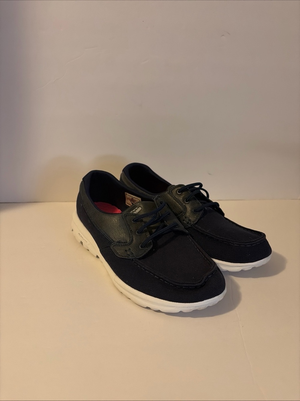 SKECHERS ON THE GO Women’s 9 SN14269 w/GoGa Mat Seaside Navy EUC